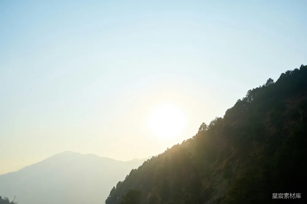 高清摄影 山景 日出 自然风光 宁静 户外 晨曦中的山峦