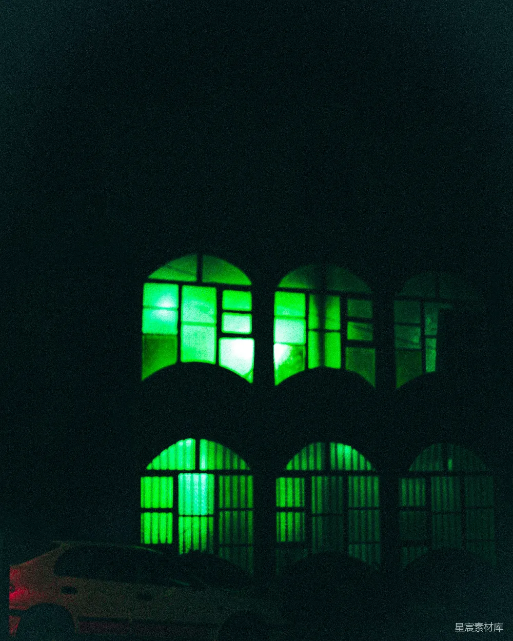 高清摄影 夜晚 建筑 绿光 剪影 城市 夜晚绿光建筑剪影
