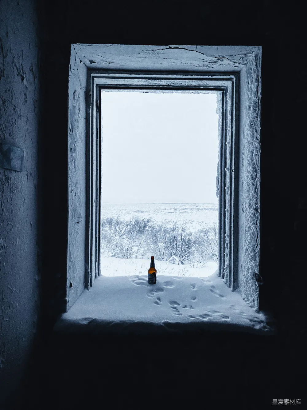 高清摄影 冬日 雪景 窗边 静谧 怀旧 冬日窗边的静谧时光