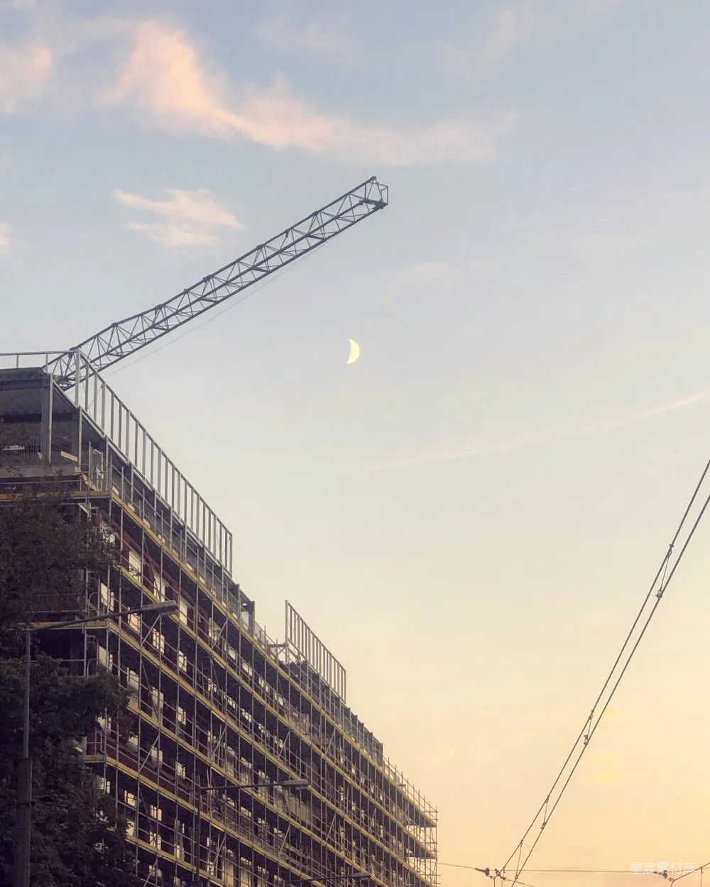 高清摄影 建筑 月牙 城市 工业 宁静 建设中的新月