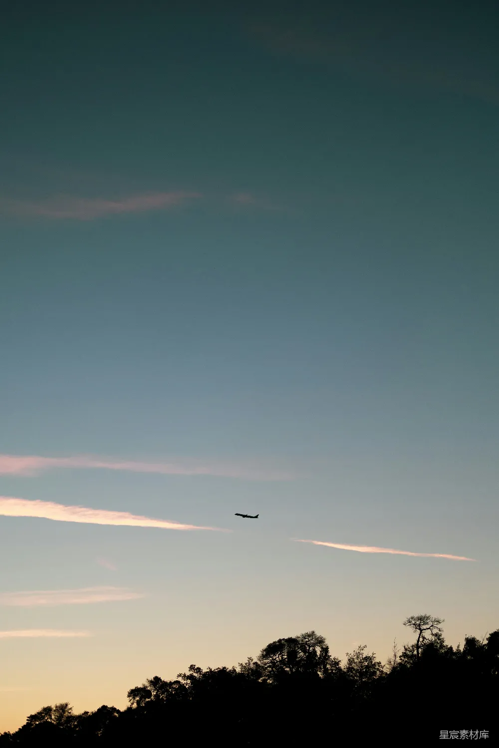 高清摄影 飞机 黄昏 天空 自然 旅行 黄昏天空中的飞机剪影