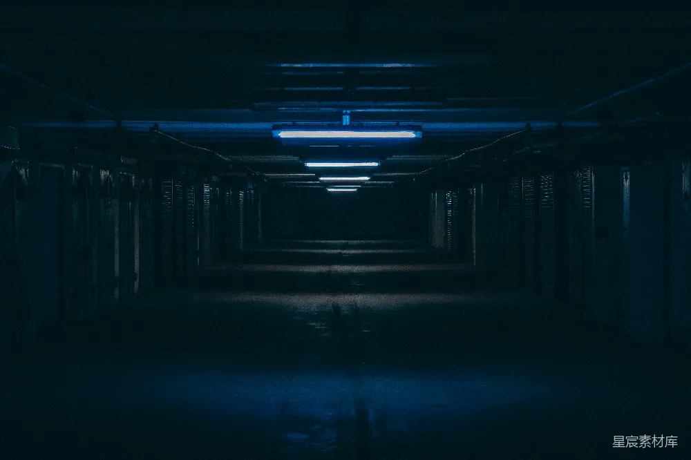 高清摄影 地下车库 昏暗 恐怖 阴森 城市环境 昏暗的地下车库