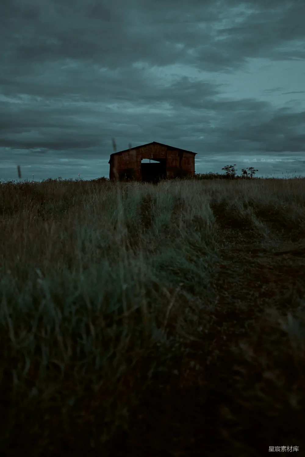 高清摄影 黄昏 废弃 小屋 田野 风景 黄昏中的废弃小屋