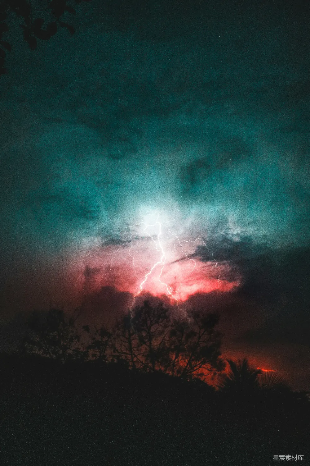 高清摄影 夜晚 闪电 自然 风暴 戏剧性 夜空中划过的闪电