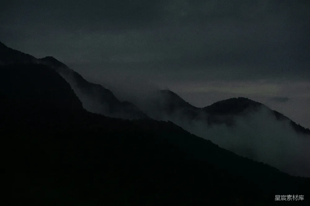 高清摄影 山峦 晨雾 自然风光 宁静 清晨 山峦间晨雾