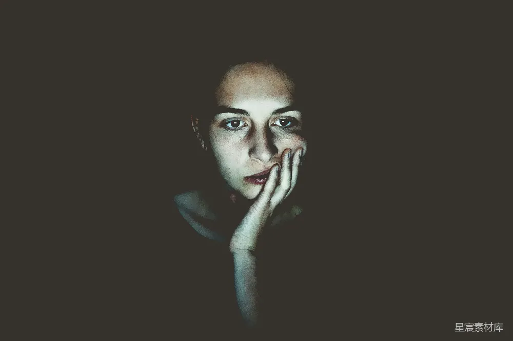 高清摄影 女性 肖像 沉思 暗色调 艺术 沉思的女性肖像