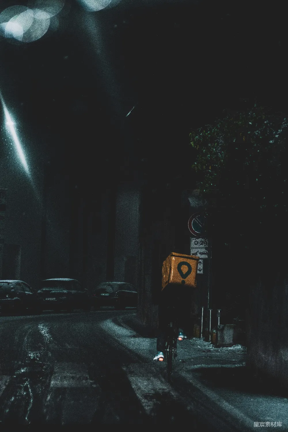 高清摄影 夜晚 街景 外卖 自行车 城市 夜色中的外卖骑手