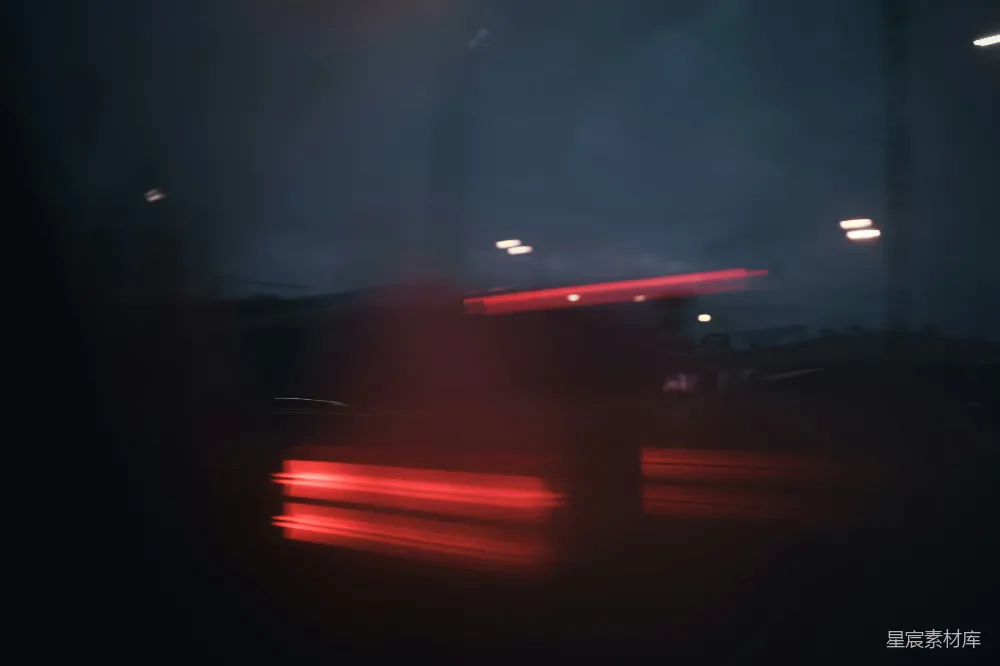 高清摄影 夜景 车灯 动态模糊 城市 交通 夜行中的红色尾灯