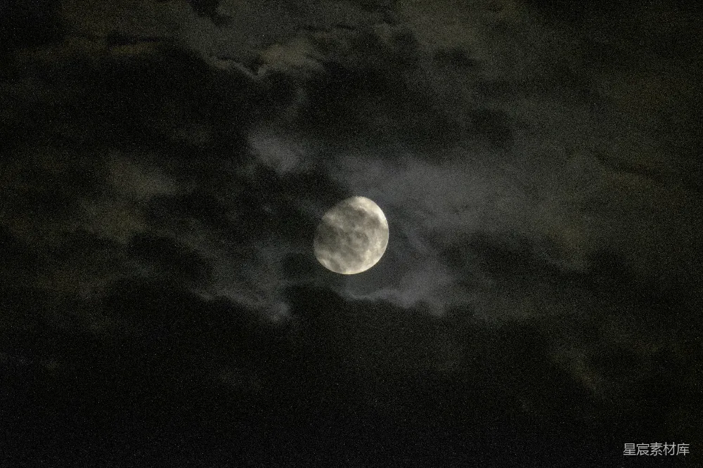 高清摄影 月亮 夜景 云层 自然风光 宁静 月夜云影