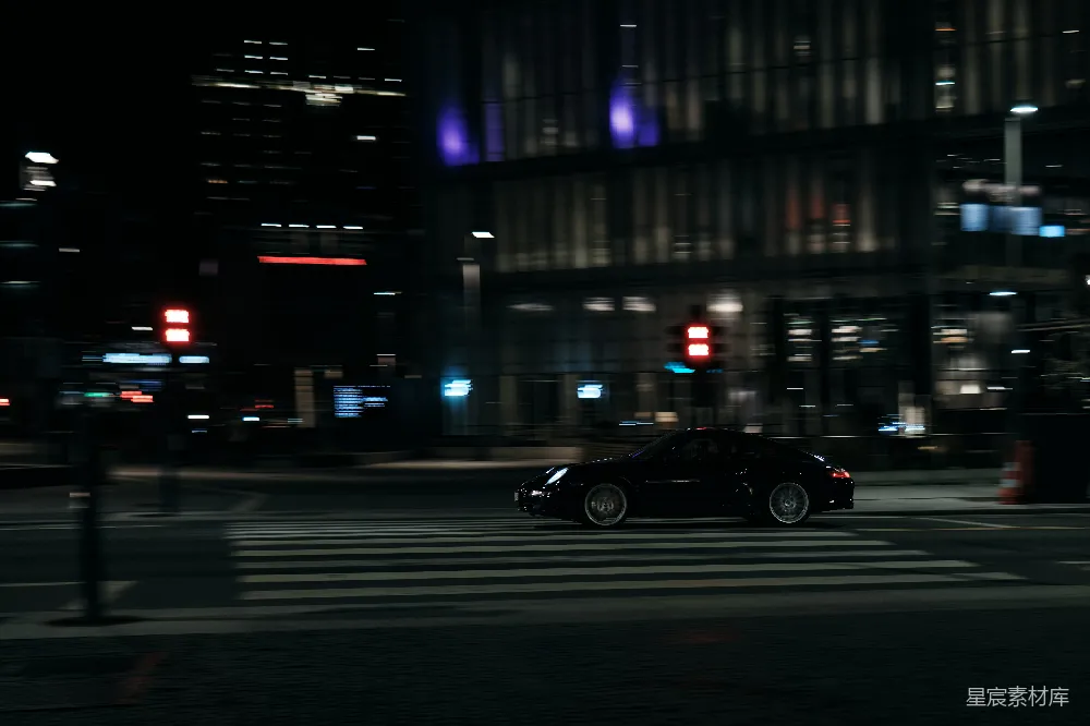 高清摄影 夜景 跑车 城市 速度 动感 夜行的黑色跑车