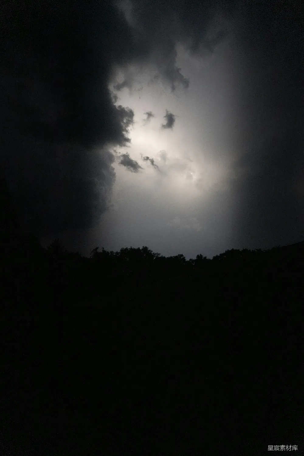 高清摄影 夜景 自然 月亮 神秘 宁静 月光下的云影