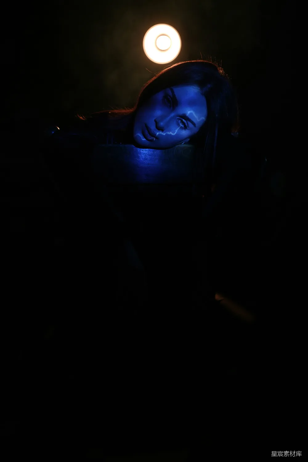 高清摄影 夜景 光效 艺术摄影 情感表达 孤独 夜色中的光与影