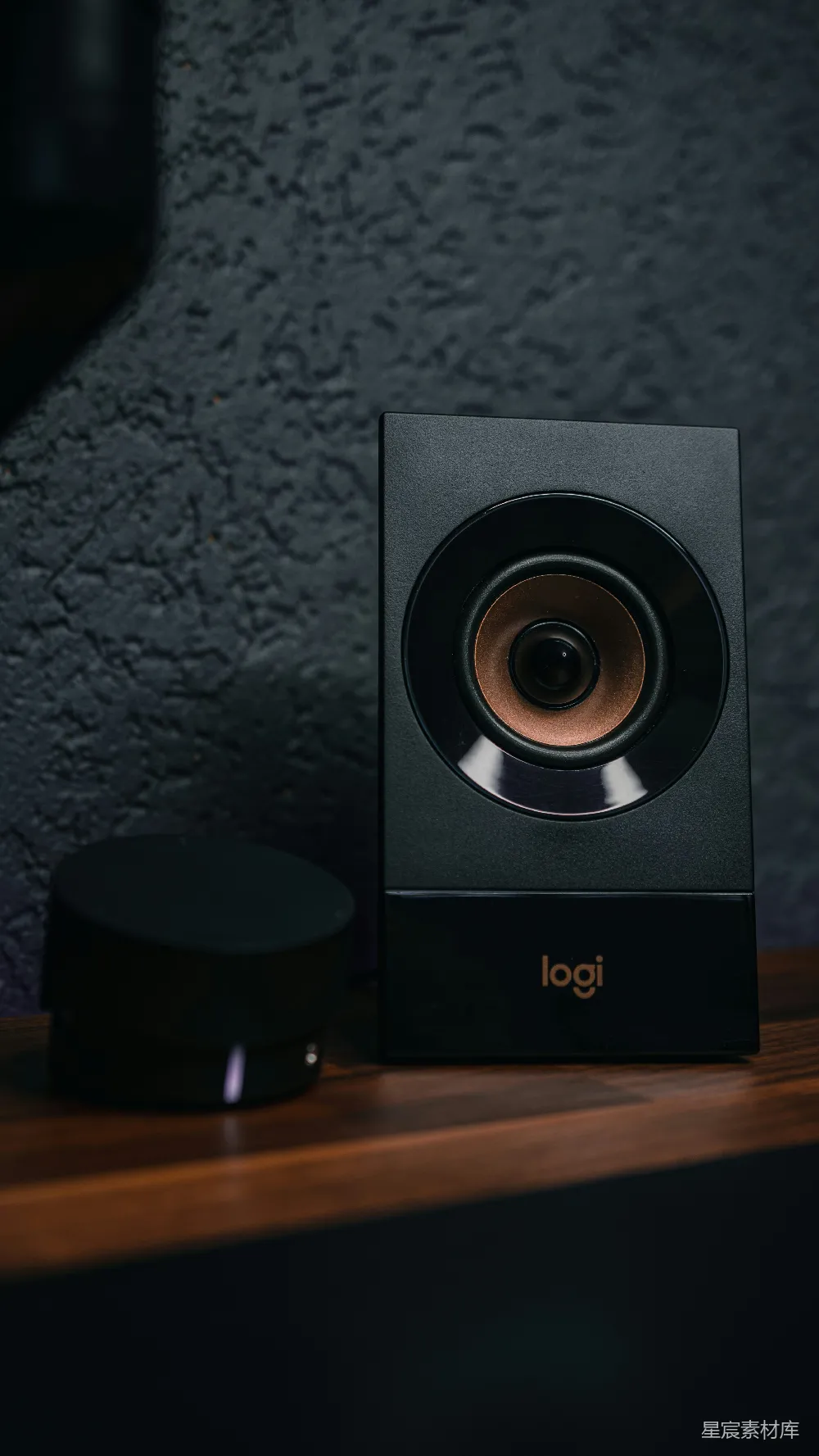 高清摄影 音箱 简约 Logitech 书架式 音频设备 简约风格的Logitech书架式音箱