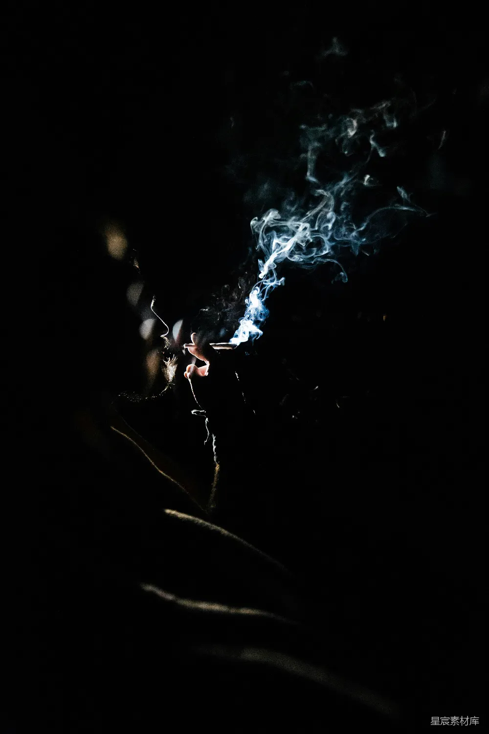 高清摄影 夜景 烟雾 光影 神秘 放松 夜色中的烟雾缭绕
