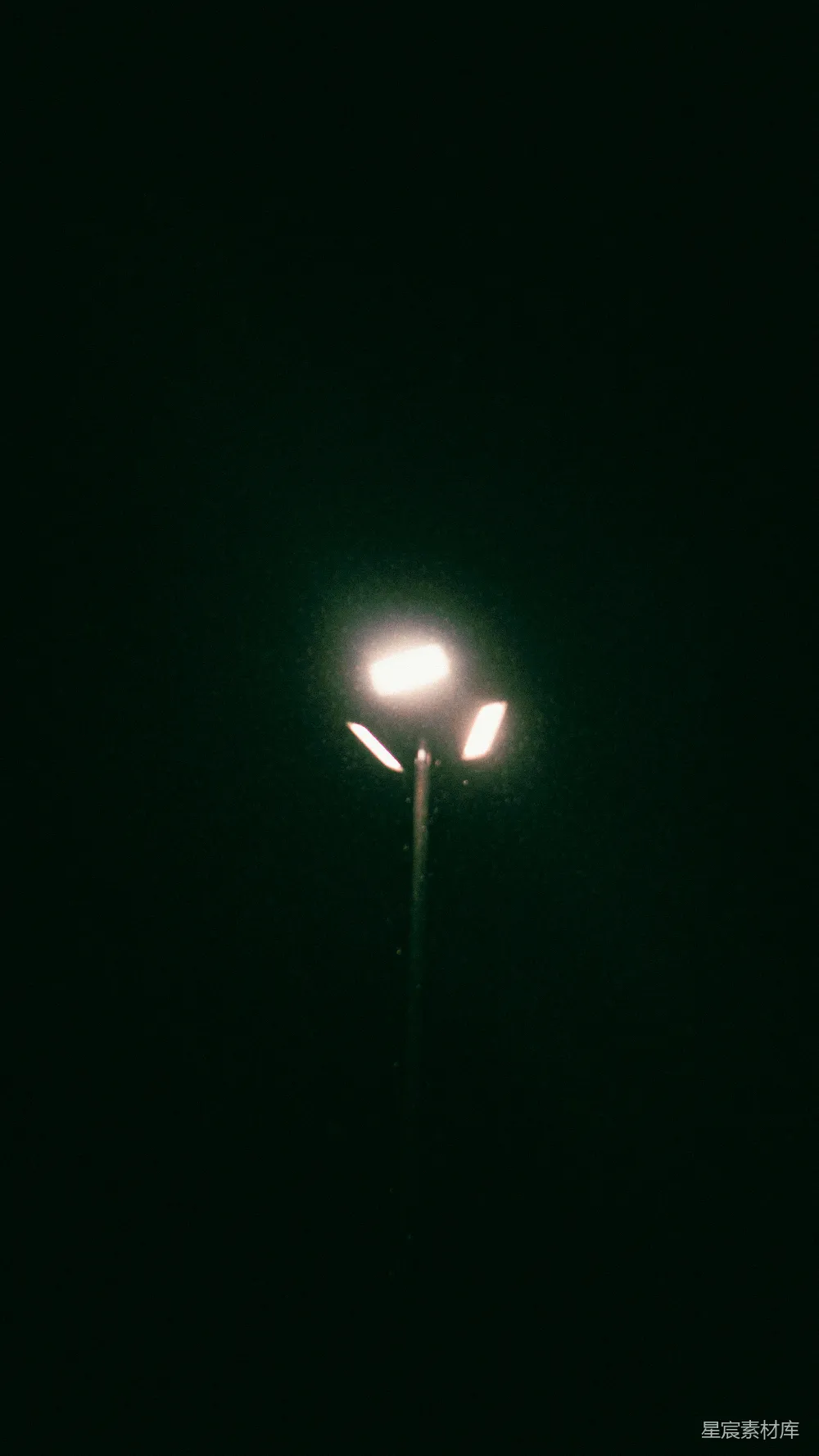 高清摄影 夜景 路灯 黑暗 静谧 孤独 路灯下的夜