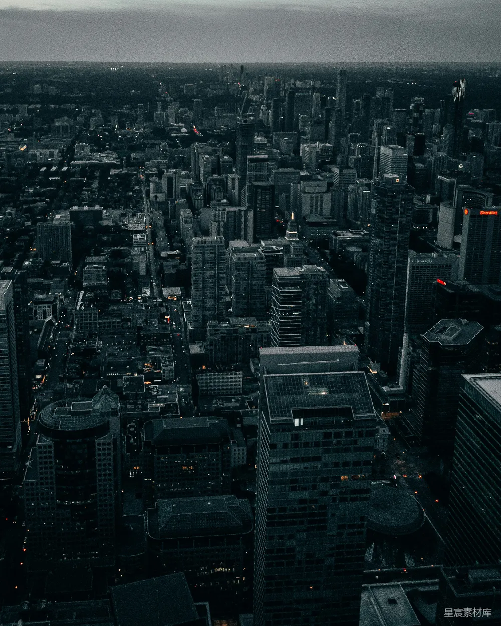 高清摄影 城市风光 建筑群 夜晚 高角度视角 都市 暮色笼罩的城市天际线