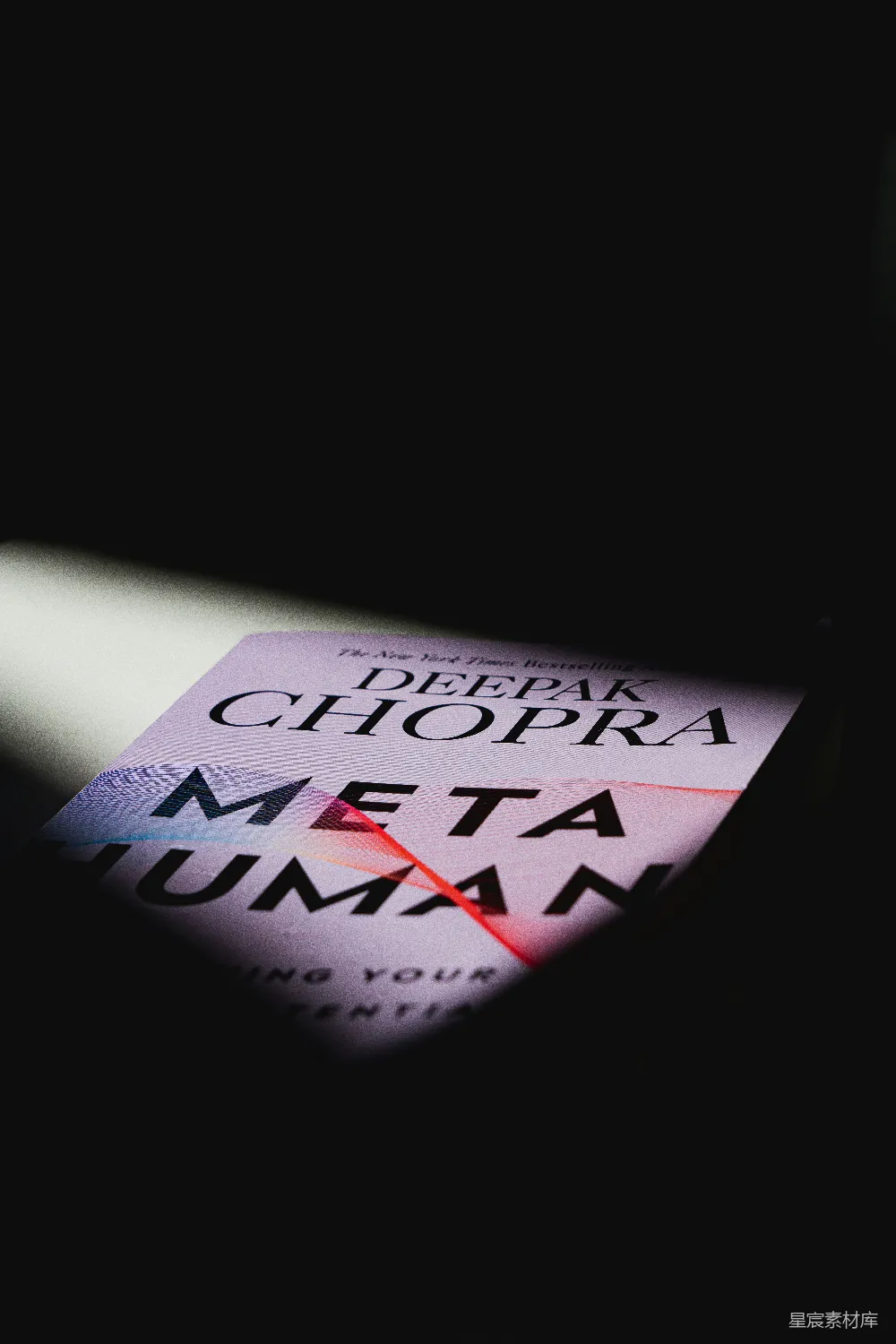 高清摄影 书籍 深邃 启发 个人成长 智慧 《Metahuman》：深度解读人类进化