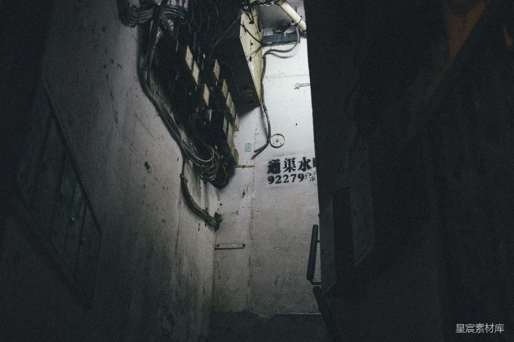 高清摄影 城市生活 旧建筑 电线 阴暗 角落 阴暗的角落