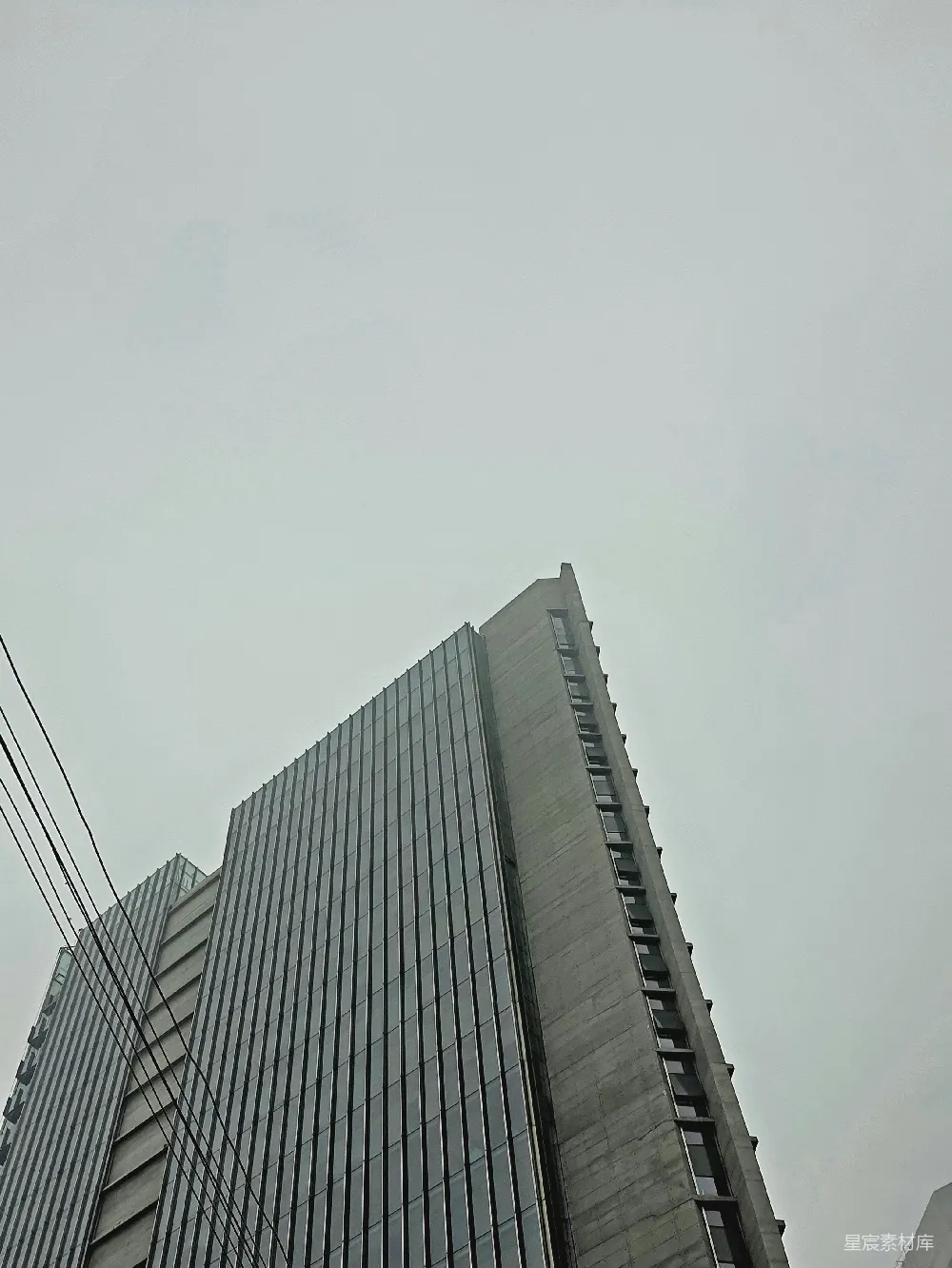 高清摄影 摩天大楼 现代建筑 城市景观 都市生活 建筑美学 摩天大楼的仰视视角