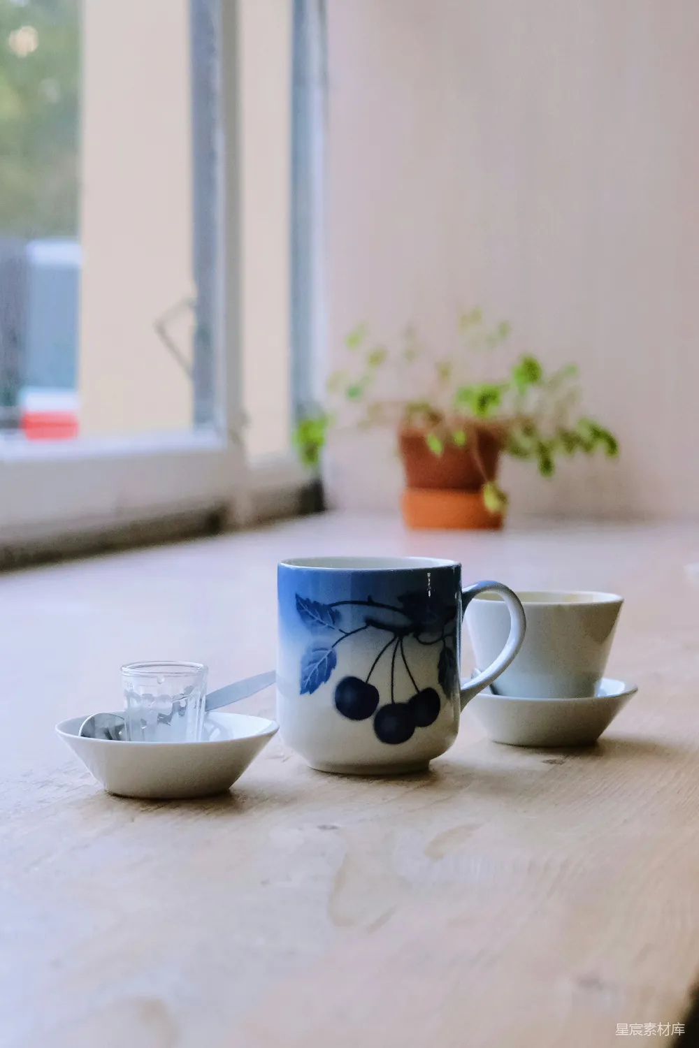 高清摄影 咖啡 早餐 自然光线 简约风格 温馨时光 晨光中的咖啡时光