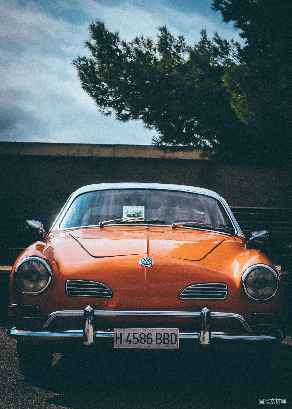 高清摄影 复古汽车 经典设计 Volkswagen 怀旧风 汽车 复古经典汽车：Volkswagen Karmann Ghia