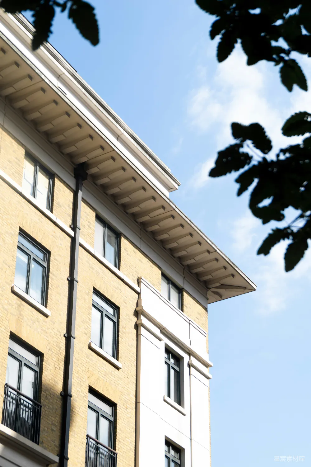 高清摄影 建筑 现代风格 城市景观 蓝天白云 城市风光 现代建筑与蓝天
