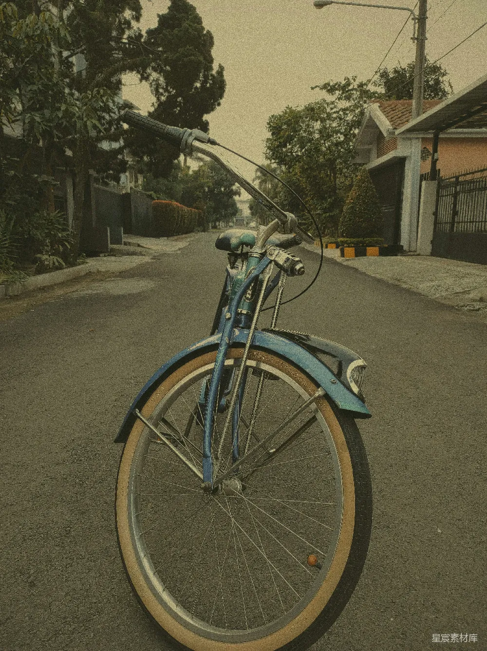高清摄影 复古 自行车 街道 怀旧 经典 旧时的蓝色自行车