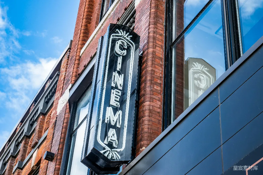 高清摄影 复古 霓虹灯 电影院 招牌 建筑 复古霓虹灯招牌：CINEMA