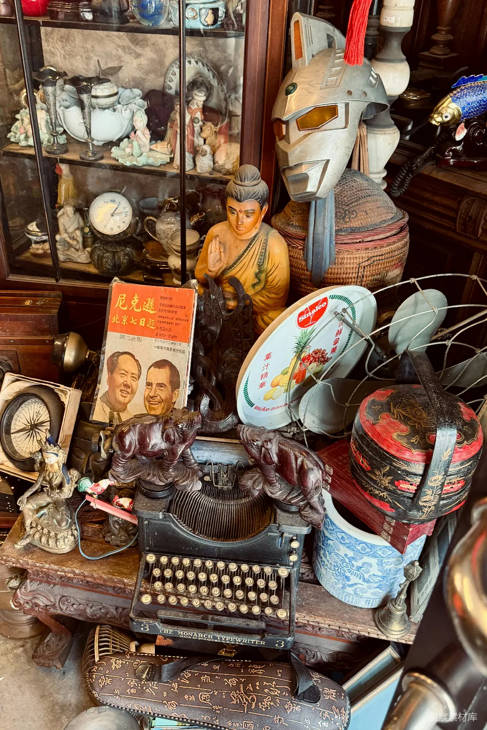 高清摄影 古董 收藏品 复古风格 文化展示 怀旧 复古收藏品与古董展示