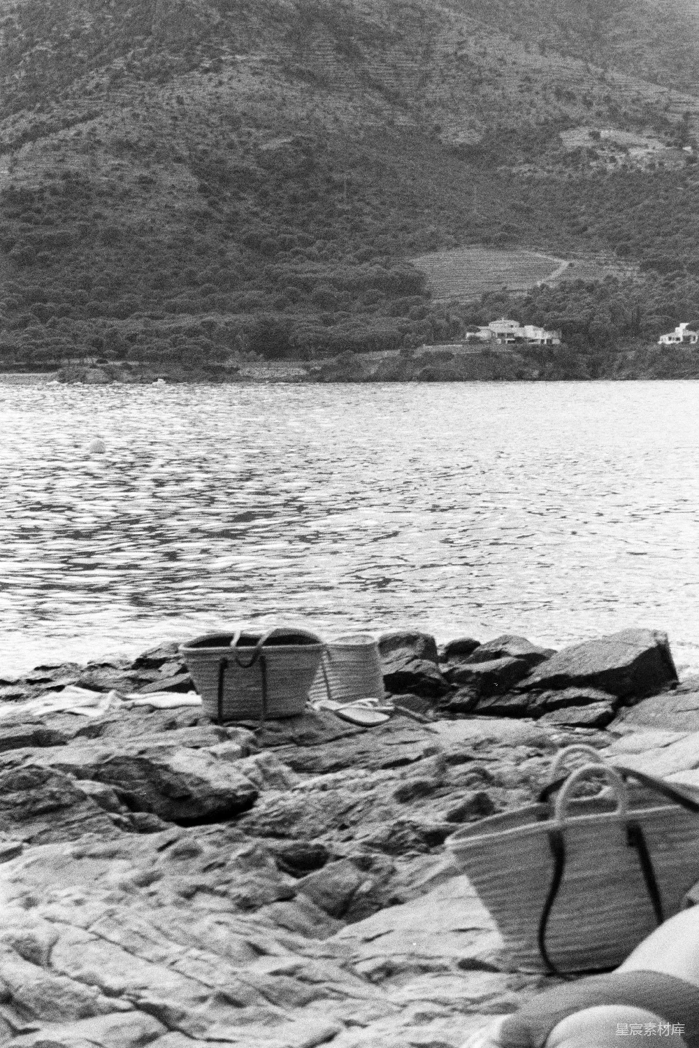 高清摄影 黑白摄影 自然风光 海岸线 岩石 宁静 静谧的岩石海岸