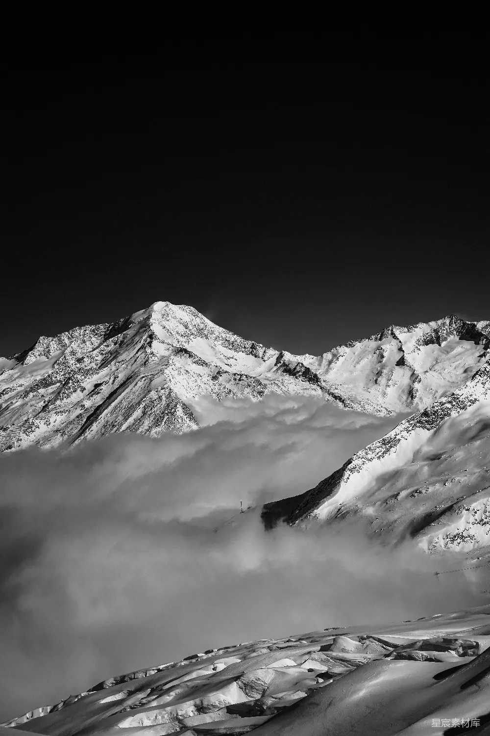 高清摄影 雪山 黑白 自然 风景 探险 云端之巅的雪峰
