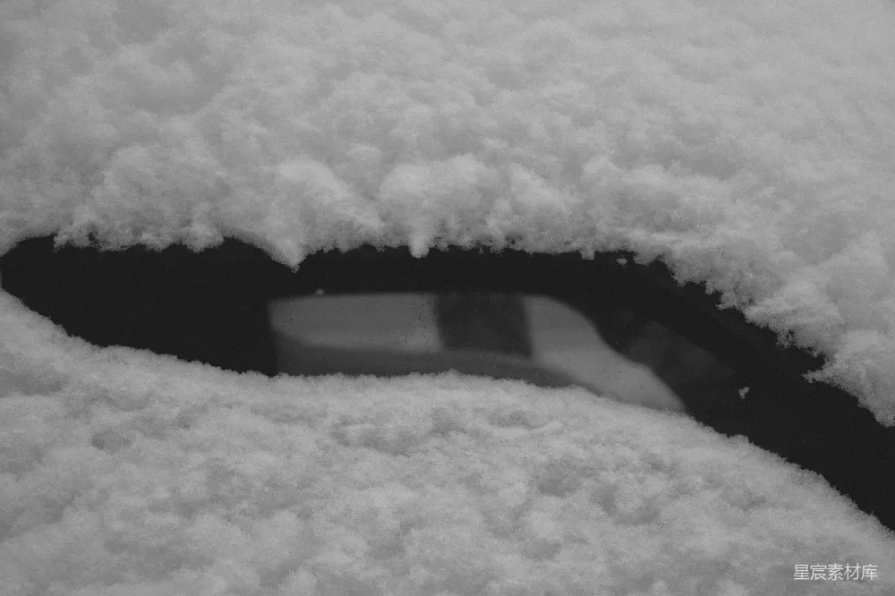 高清摄影 雪地 冬季 汽车 静谧 自然 冬日雪地下的车轮