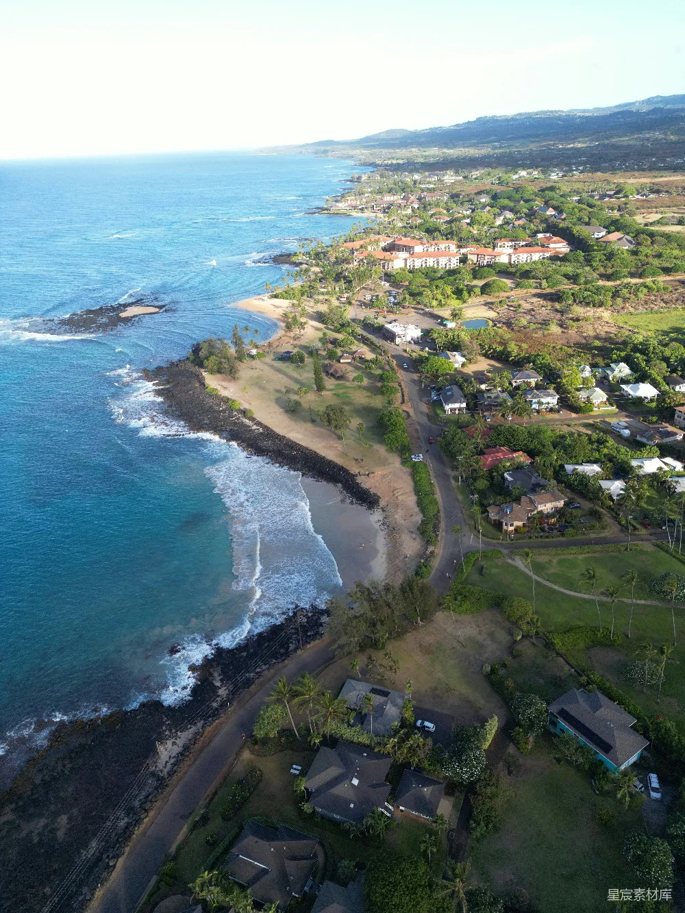 高清摄影 海滩 度假村 热带 航拍 海岸线 热带海岸度假村俯瞰图