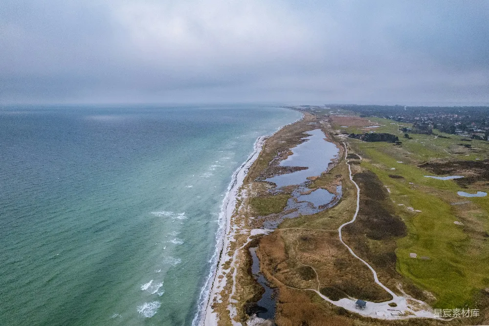 高清摄影 海岸线 湿地 航拍 自然风光 休闲 海岸线上的湿地与路径