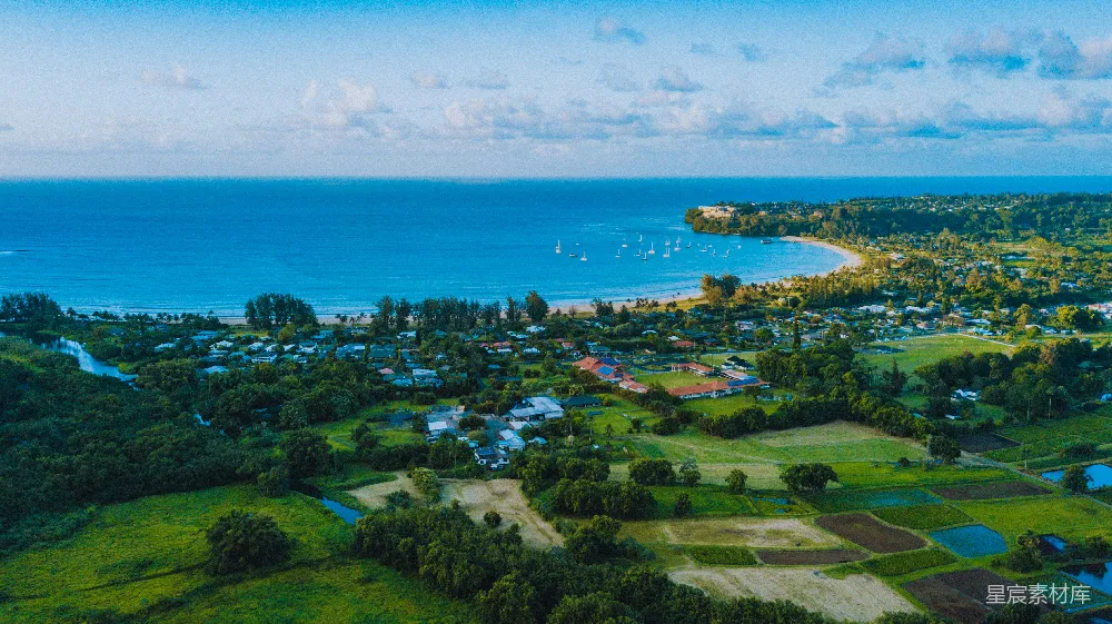高清摄影 海滩 乡村 航拍 自然 休闲 海岸边的宁静村庄