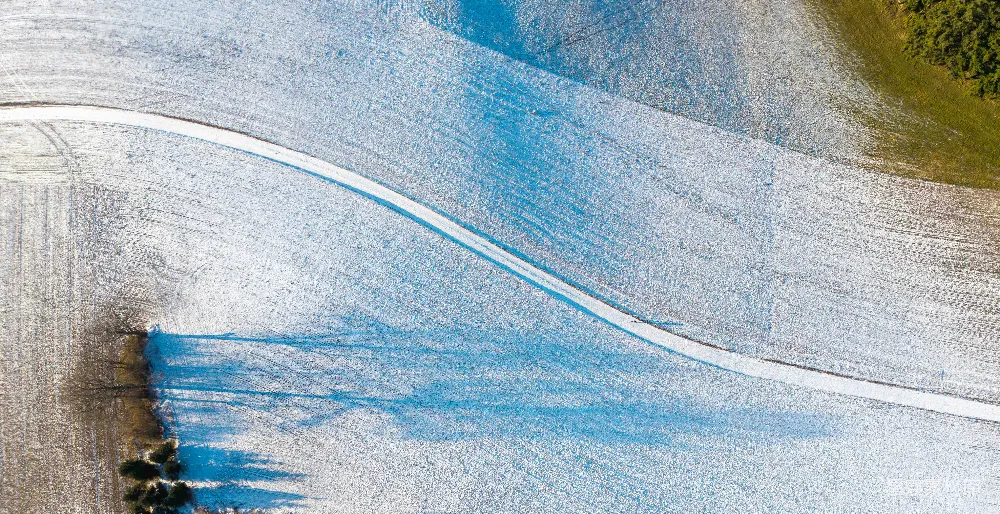 高清摄影 雪地 航拍 自然 蜿蜒 道路 雪地上的蜿蜒道路