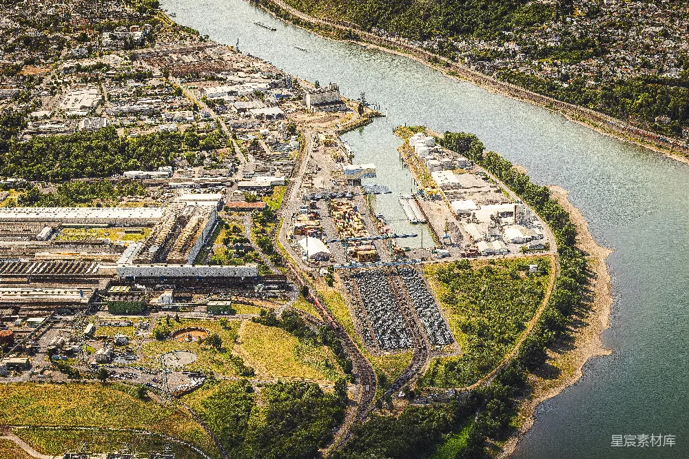 高清摄影 工业区 河流 俯瞰图 城市景观 工业区布局 工业区与河流的俯瞰图