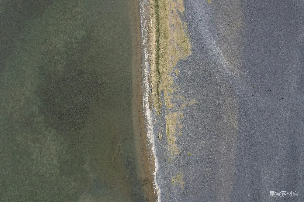 高清摄影 航拍 自然 宁静 沙滩 水边 航拍沙地与水边的宁静