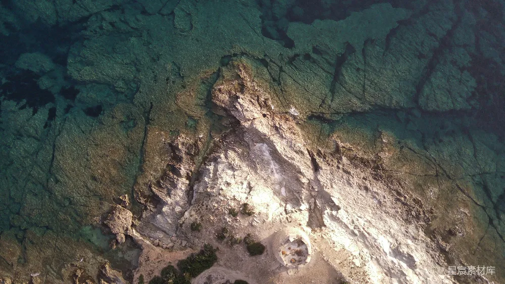 高清摄影 俯瞰图 海洋 岩石 自然 宁静 海中孤岛俯瞰图