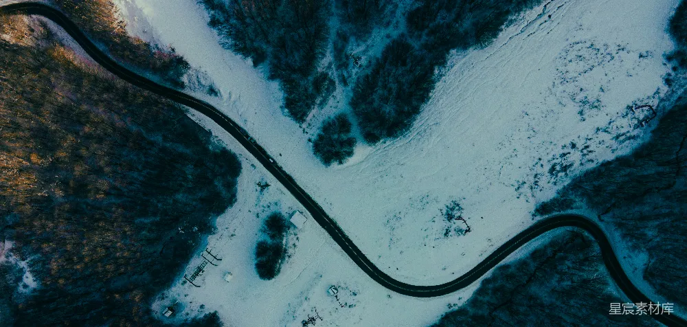 高清摄影 冬季 雪景 航拍 公路 自然 冬日雪景中的蜿蜒公路