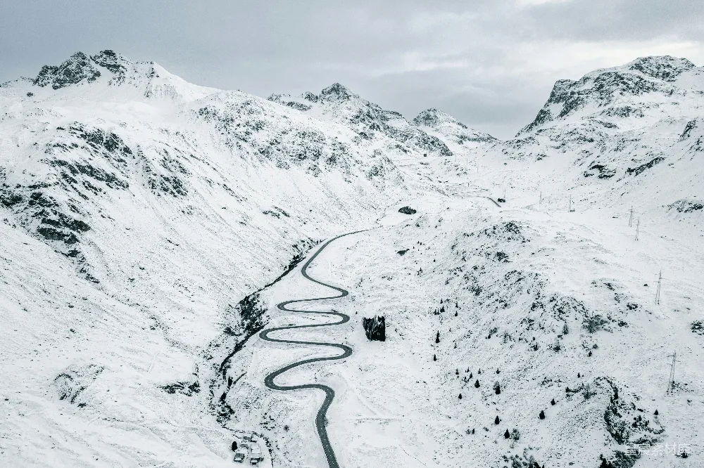 高清摄影 雪景 山脉 公路 自然风光 冬季 雪域蜿蜒之路