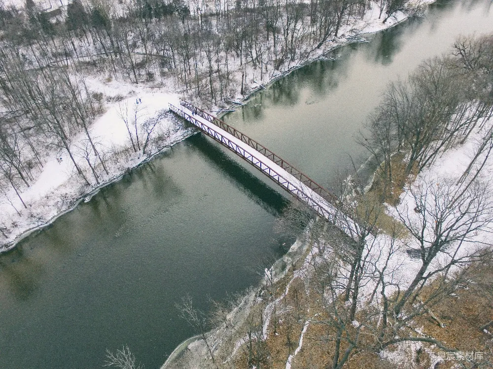 高清摄影 雪景 河流 桥梁 自然风光 冬季 雪后的宁静小桥