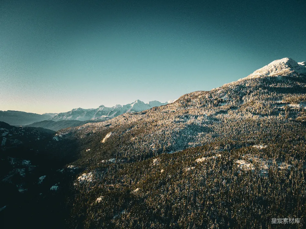 高清摄影 冬景 山峦 雪景 自然风光 宁静 冬日山峦的宁静之美