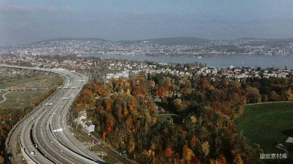 高清摄影 秋天 公路 湖泊 自然景观 城市 秋天的公路与湖畔