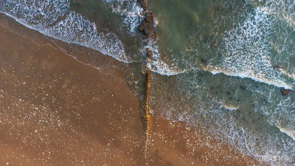 高清摄影 海滩 航拍 自然 宁静 海岸 海浪与沙滩的交界