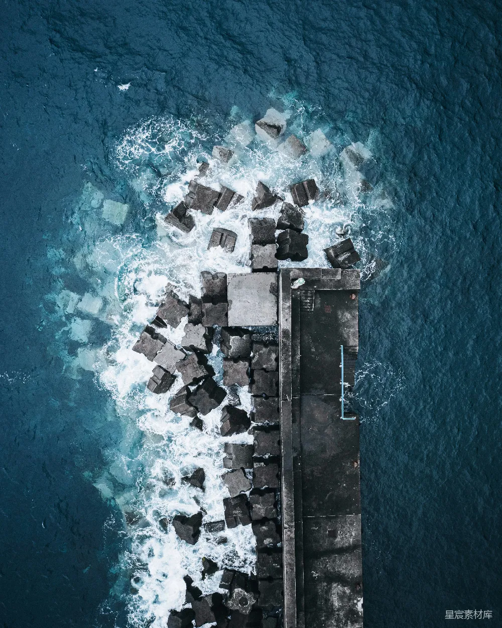 高清摄影 航拍 海洋 岩石 波浪 自然 海浪与岩石的交响曲