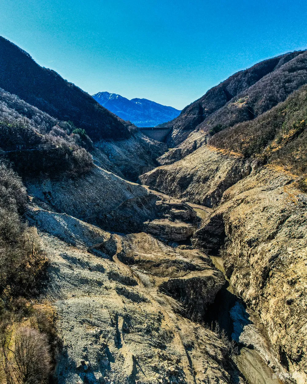 高清摄影 自然景观 山脉 峡谷 风景 户外 山谷中的自然奇观