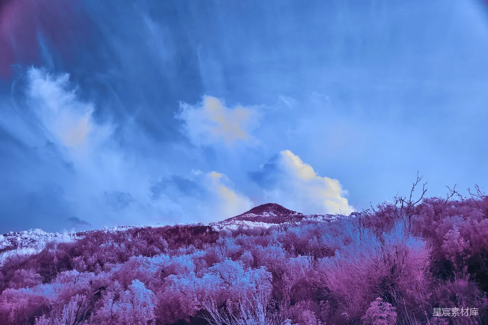 高清摄影 山景 云海 梦幻 紫色 自然 梦幻紫蓝色调的山间云海