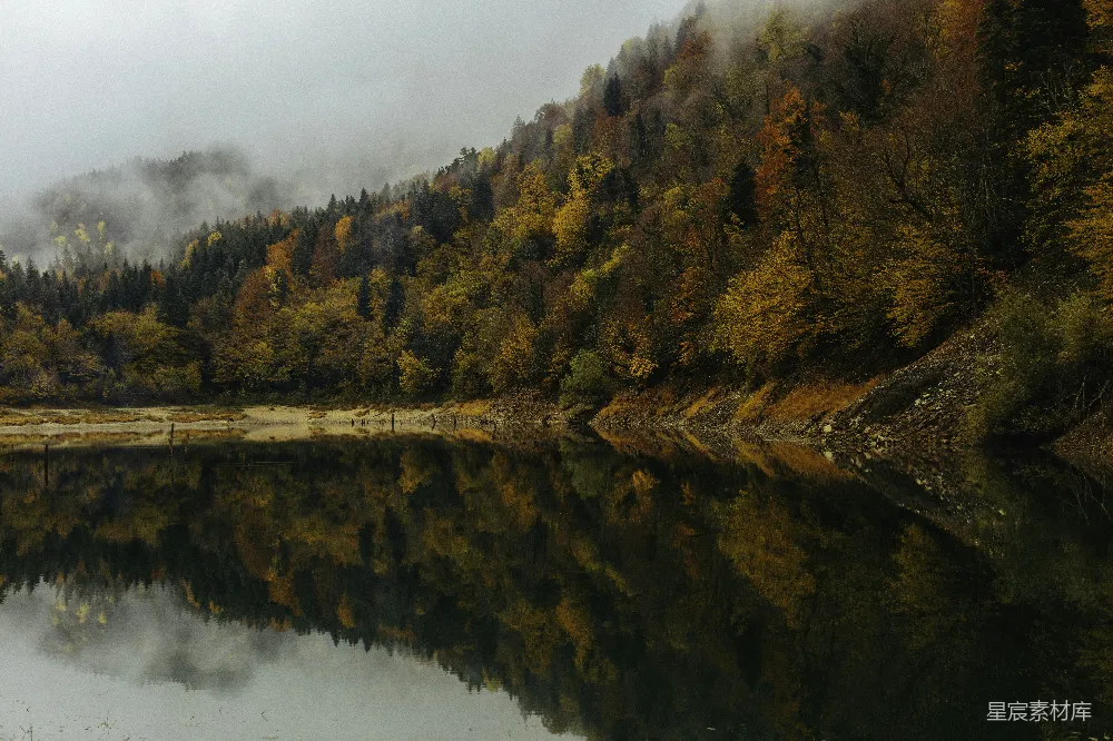 高清摄影 秋季 自然风光 宁静 山水画 自然之美 秋日山林倒影湖畔
