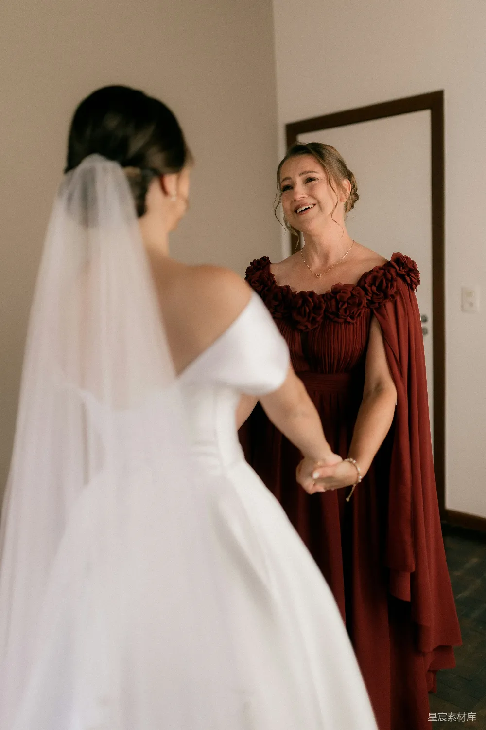 高清摄影 婚礼 婚纱 家庭 情感 幸福 婚礼前的温馨时刻